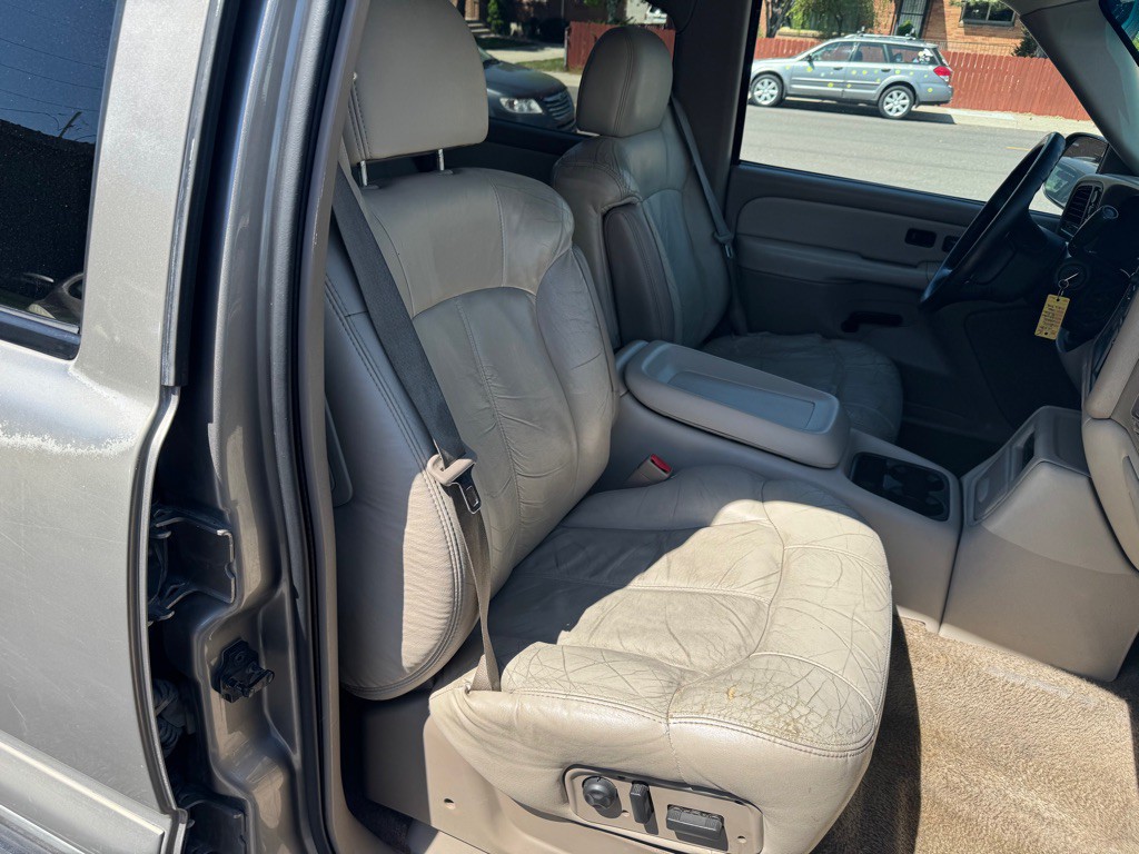 2002 Chevrolet Suburban Image 6