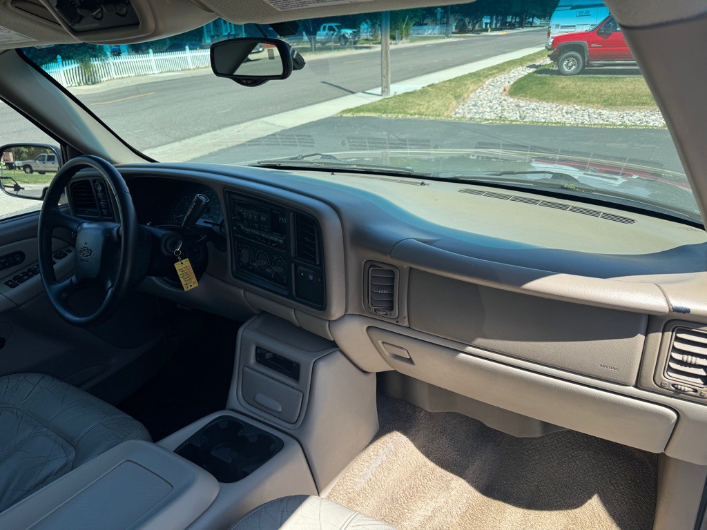 2002 Chevrolet Suburban Image 7