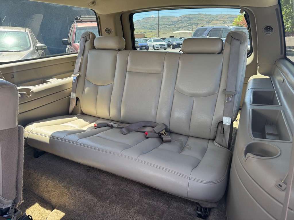2002 Chevrolet Suburban Image 9