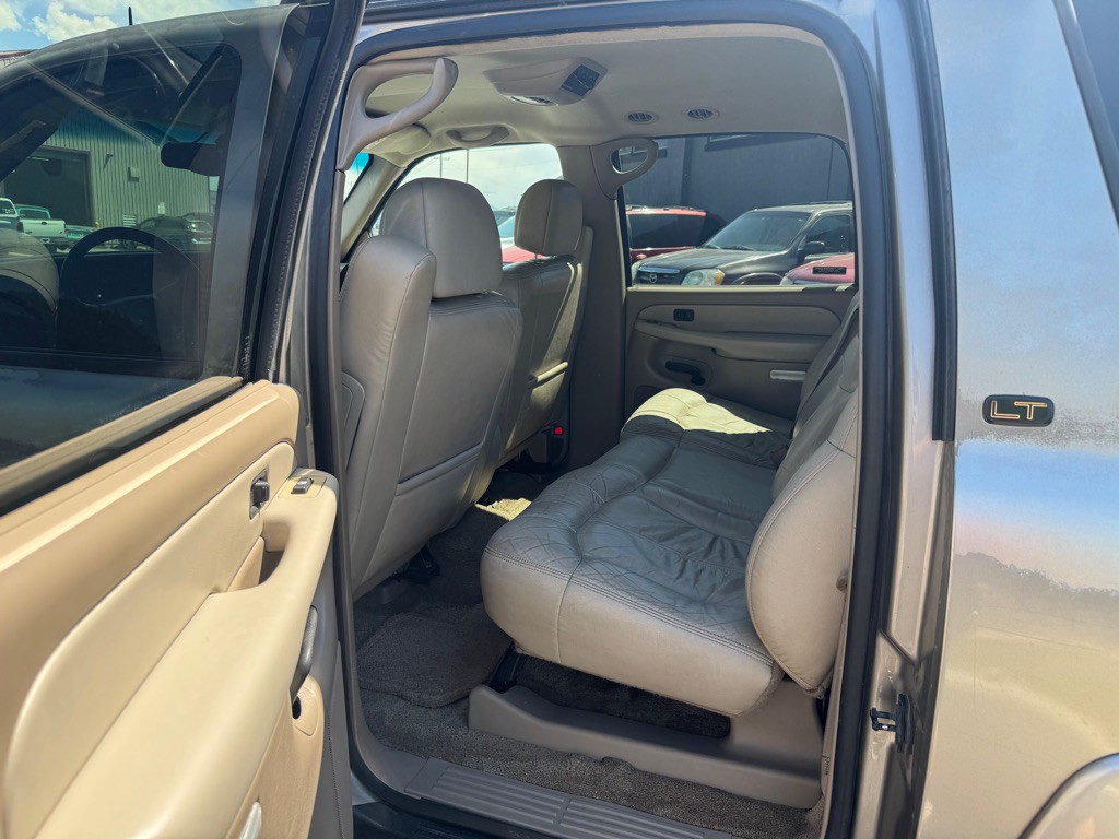 2002 Chevrolet Suburban Image 12