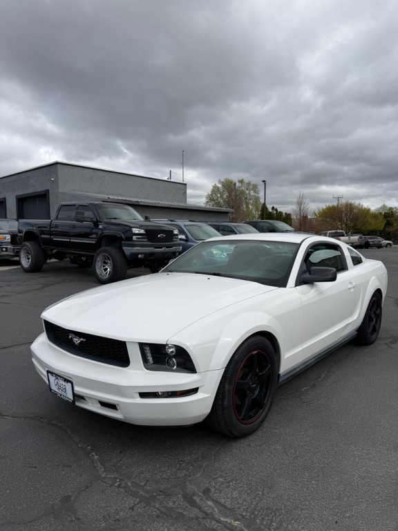 2008 Ford Mustang Image 1
