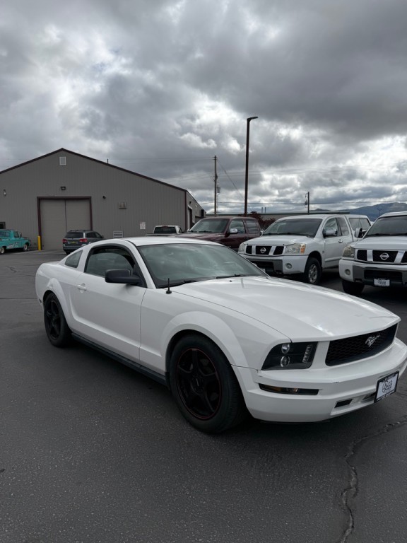 2008 Ford Mustang Image 2