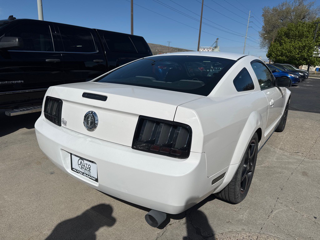 2008 Ford Mustang Image 3