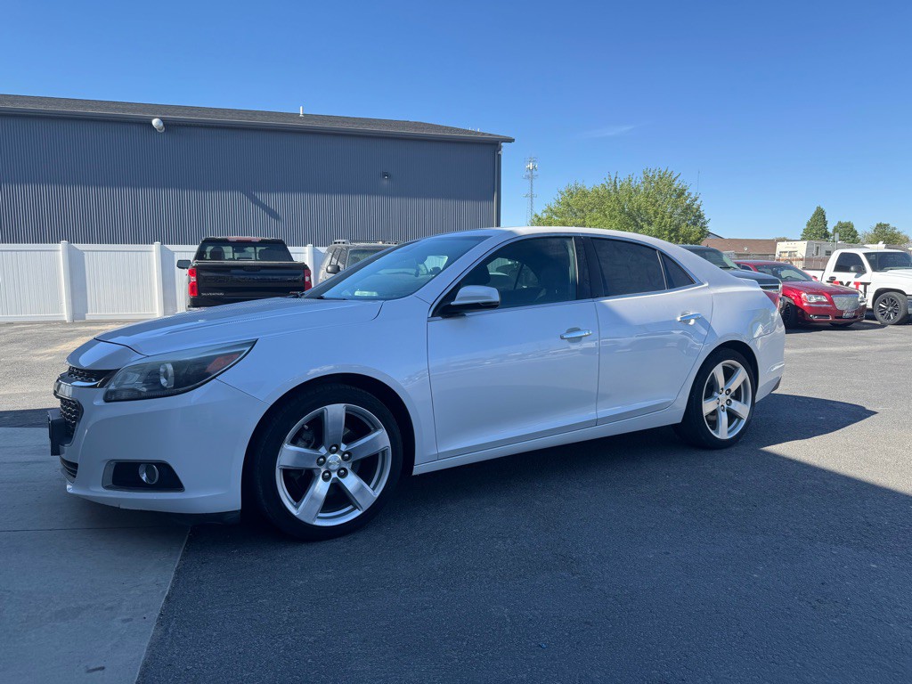 2015 Chevrolet Malibu Image 2