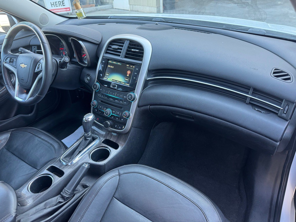 2015 Chevrolet Malibu Image 12