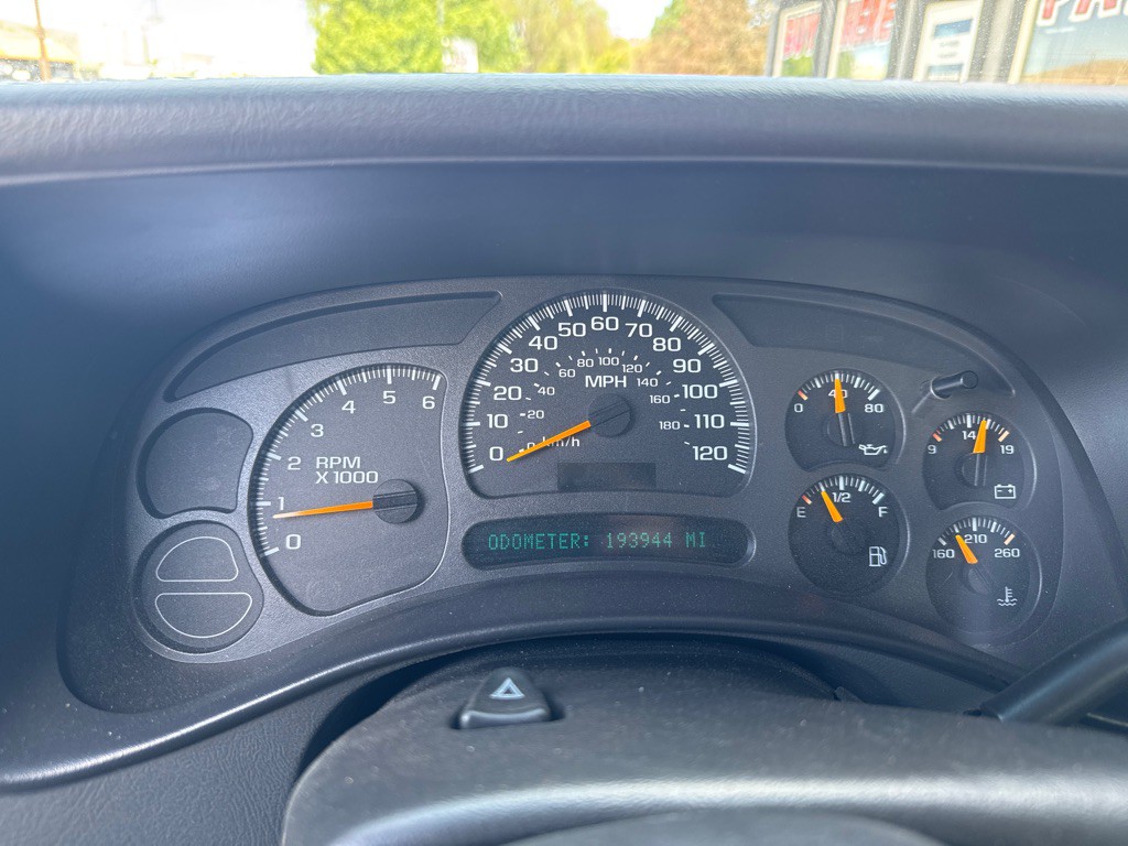 2004 Chevrolet Silverado 1500 Image 10