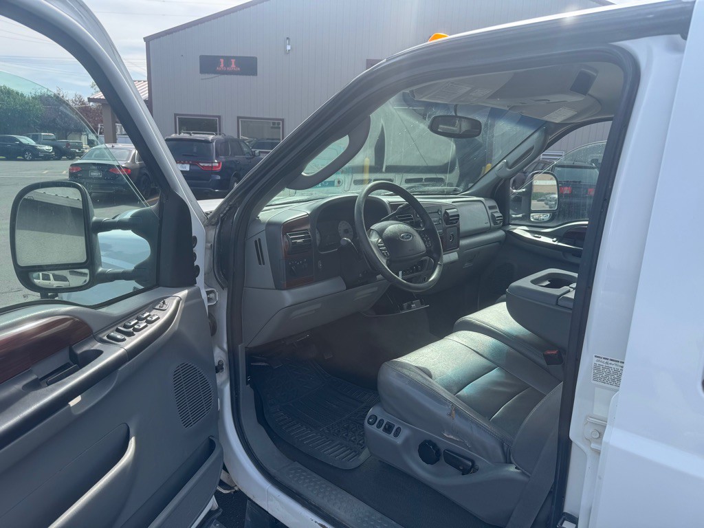 2005 Ford F-350 Image 7