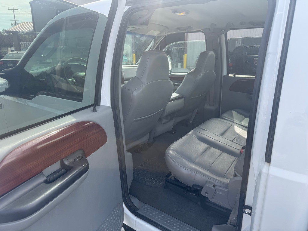 2005 Ford F-350 Image 8