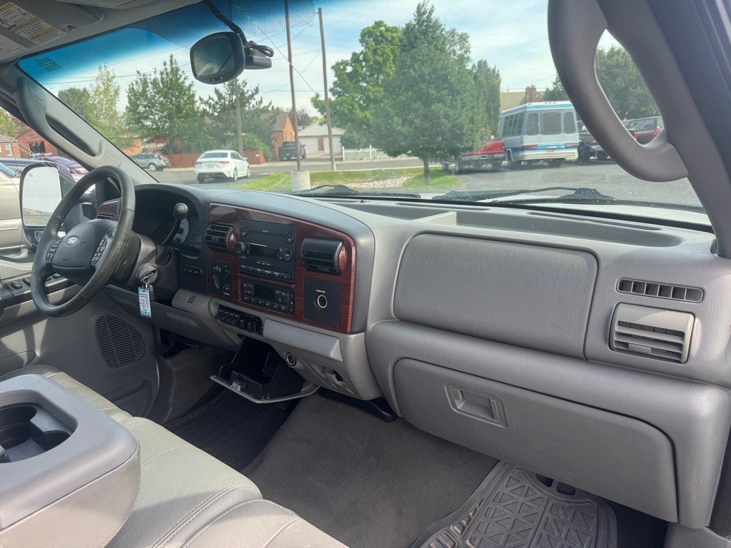 2005 Ford F-350 Image 13
