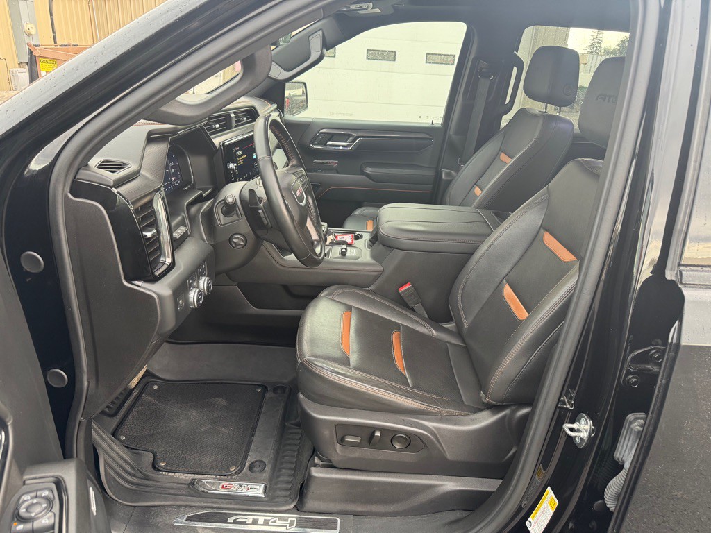 2024 GMC Sierra Image 2