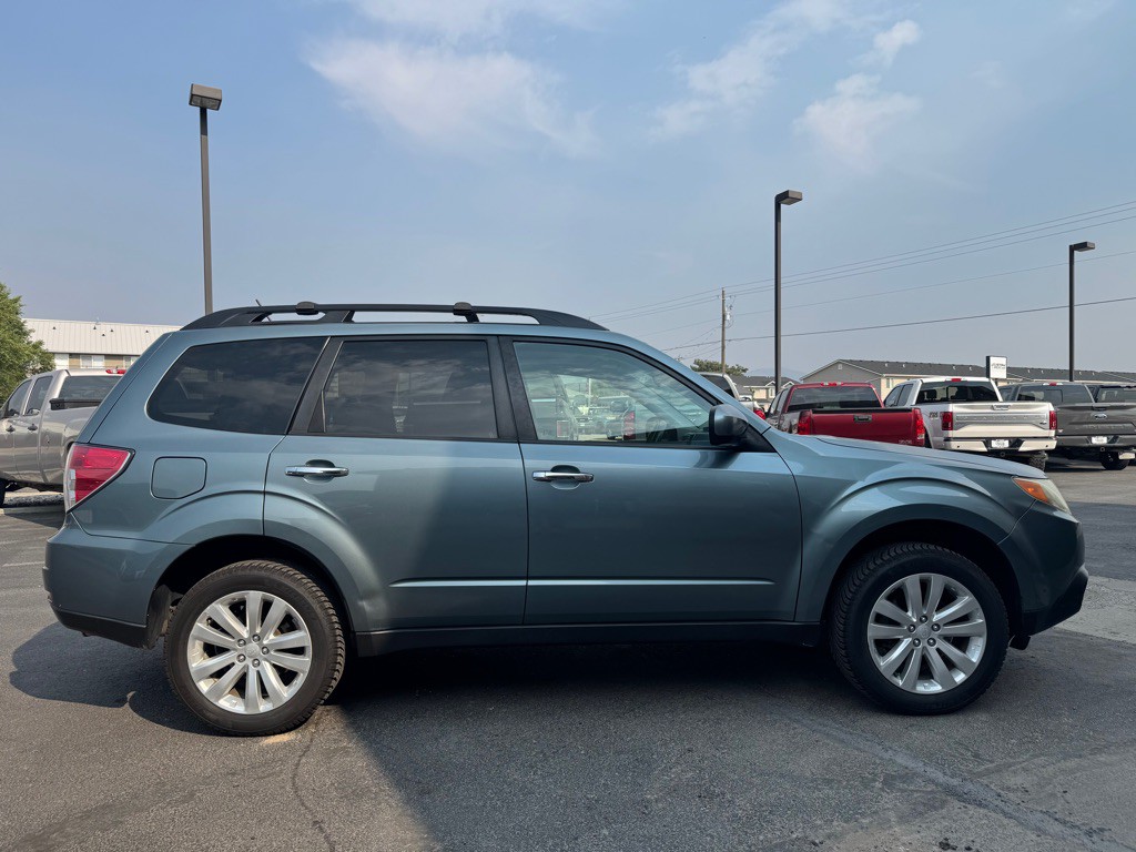 2013 Subaru Forester Image 1