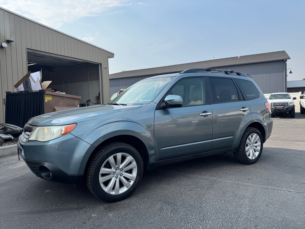 2013 Subaru Forester Image 2