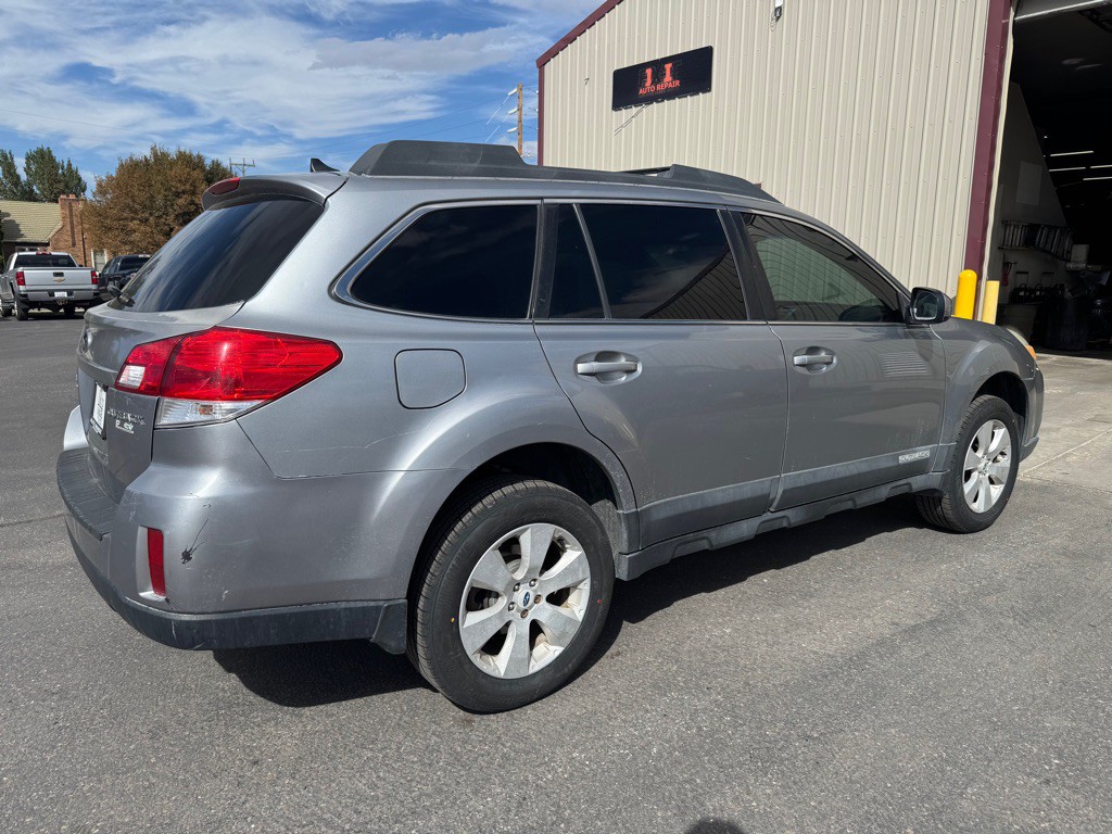 2011 Subaru Outback Image 4