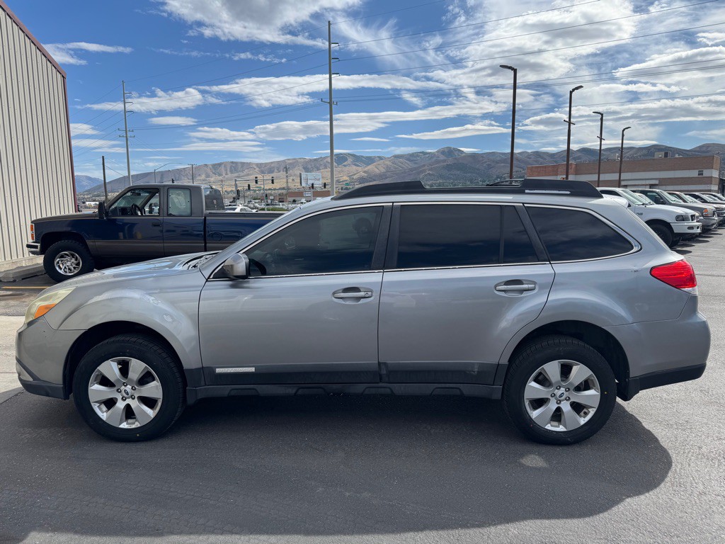 2011 Subaru Outback Image 6