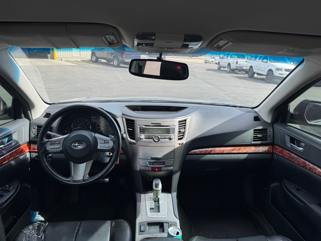 2011 Subaru Outback Image 9