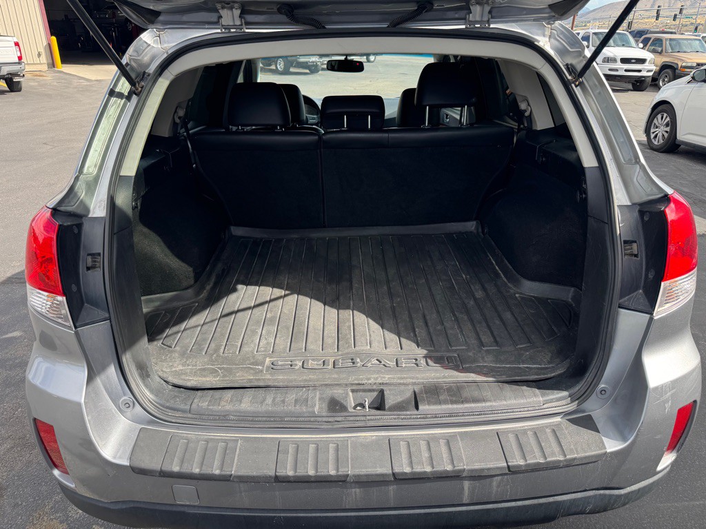 2011 Subaru Outback Image 10