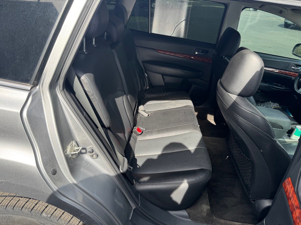 2011 Subaru Outback Image 11