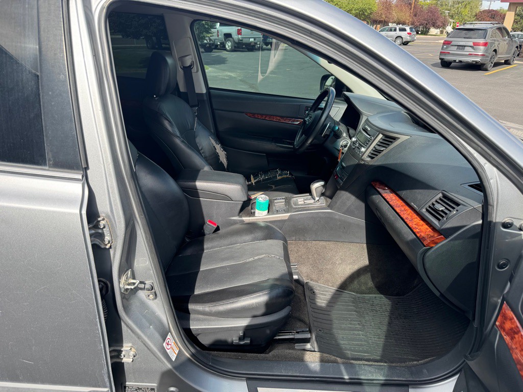 2011 Subaru Outback Image 12