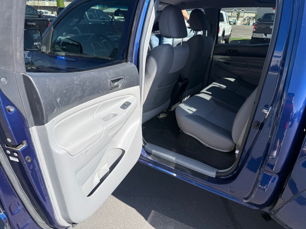 2015 Toyota Tacoma Image 6