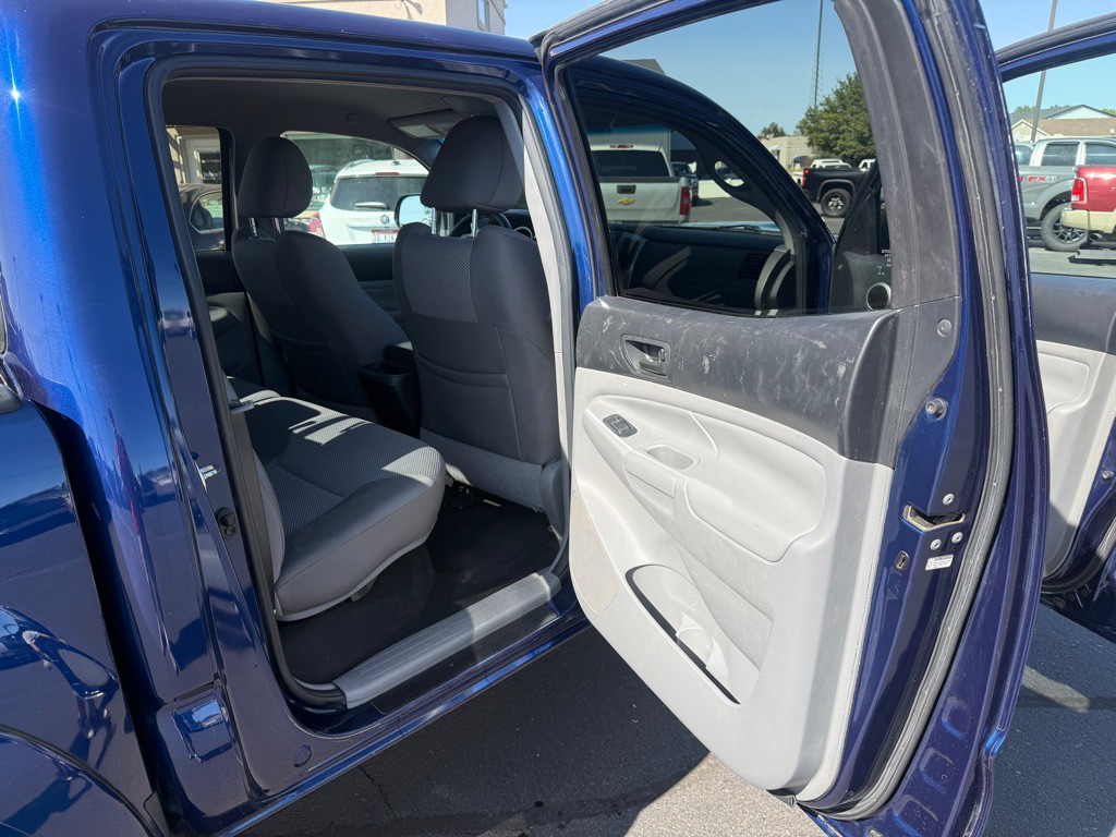 2015 Toyota Tacoma Image 9