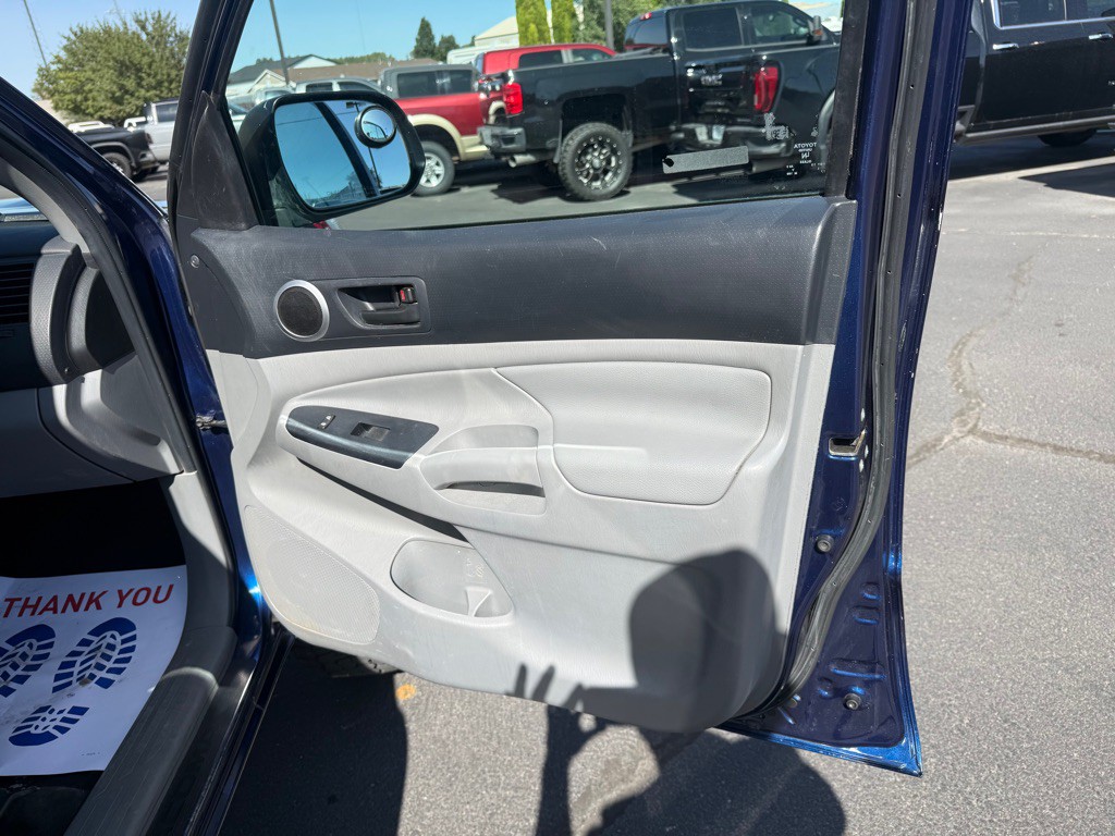2015 Toyota Tacoma Image 10
