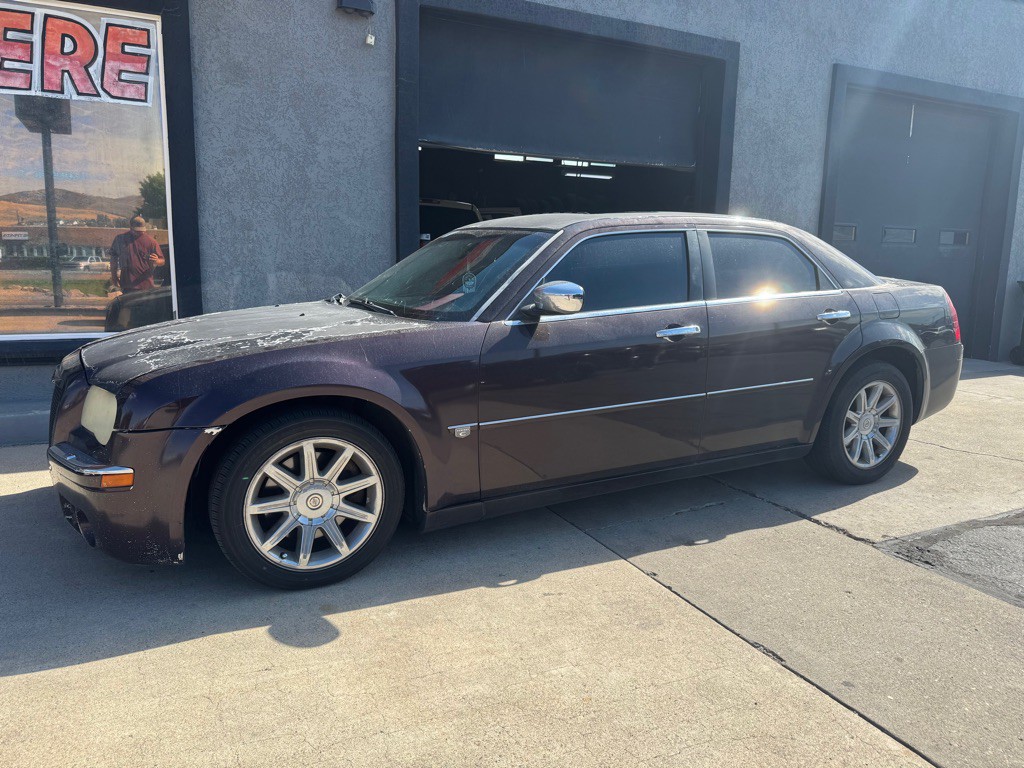 2005 Chrysler 300 Image 1