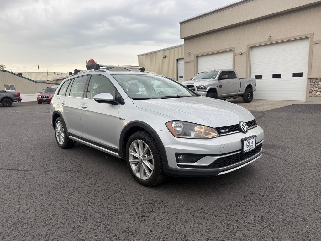 2017 Volkswagen Golf Image 2