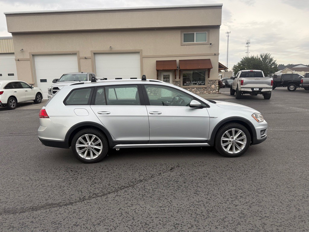 2017 Volkswagen Golf Image 3