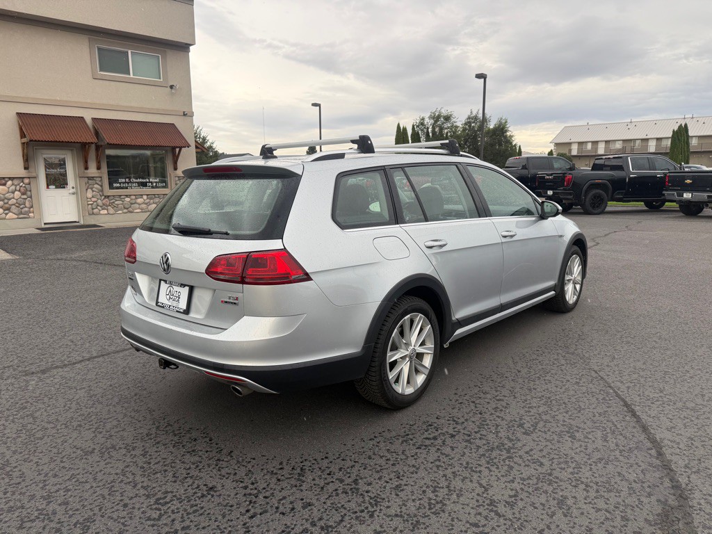 2017 Volkswagen Golf Image 4