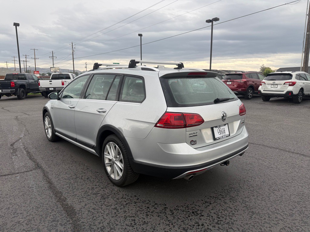 2017 Volkswagen Golf Image 5