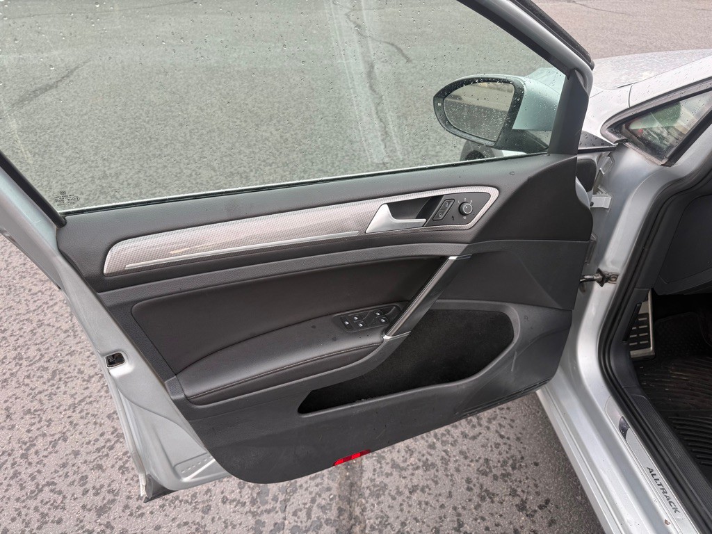2017 Volkswagen Golf Image 9