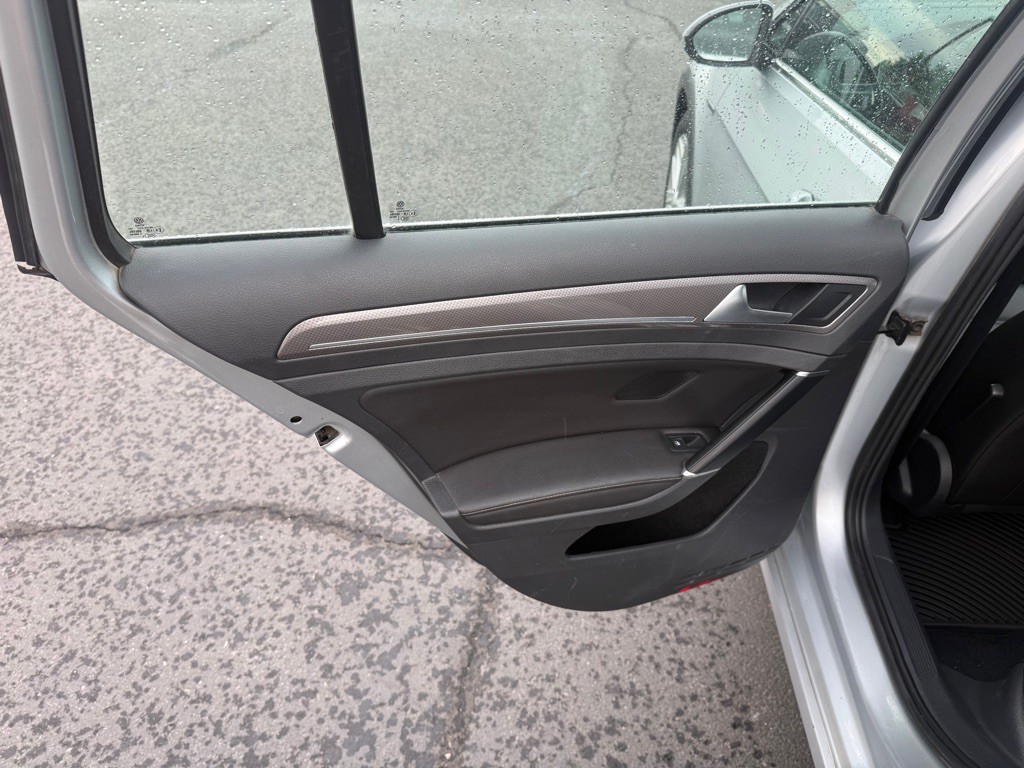 2017 Volkswagen Golf Image 11