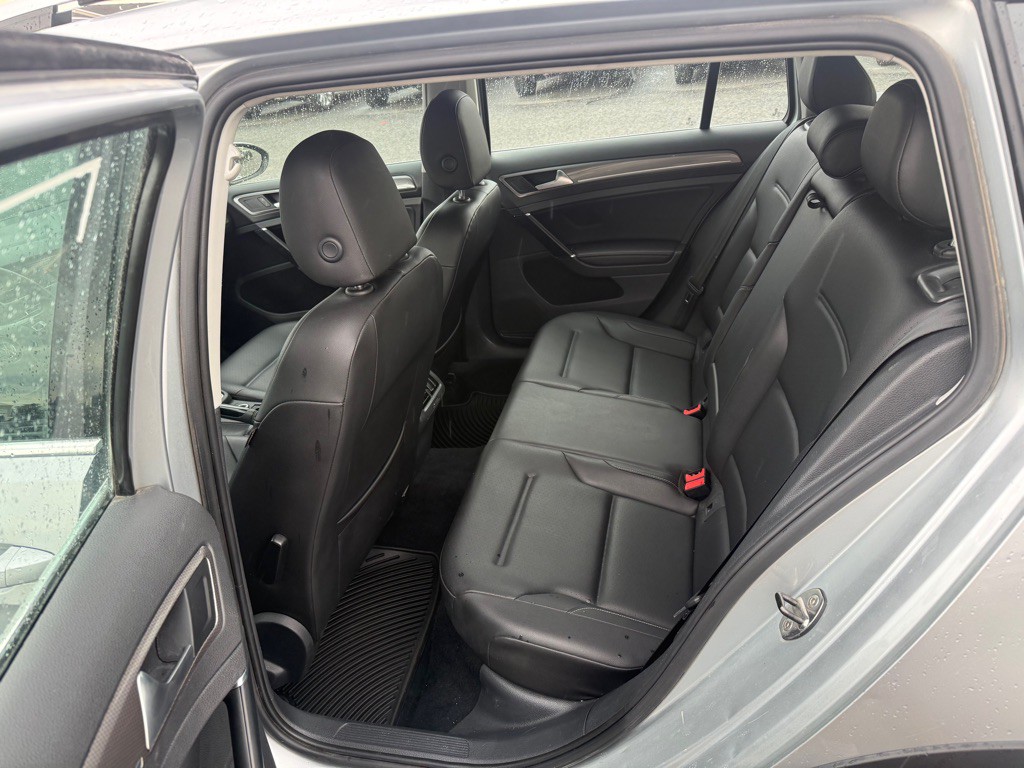 2017 Volkswagen Golf Image 12