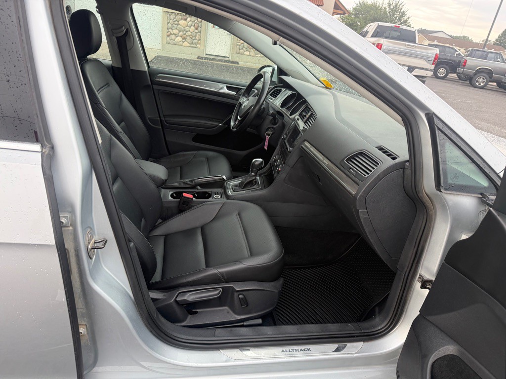 2017 Volkswagen Golf Image 15