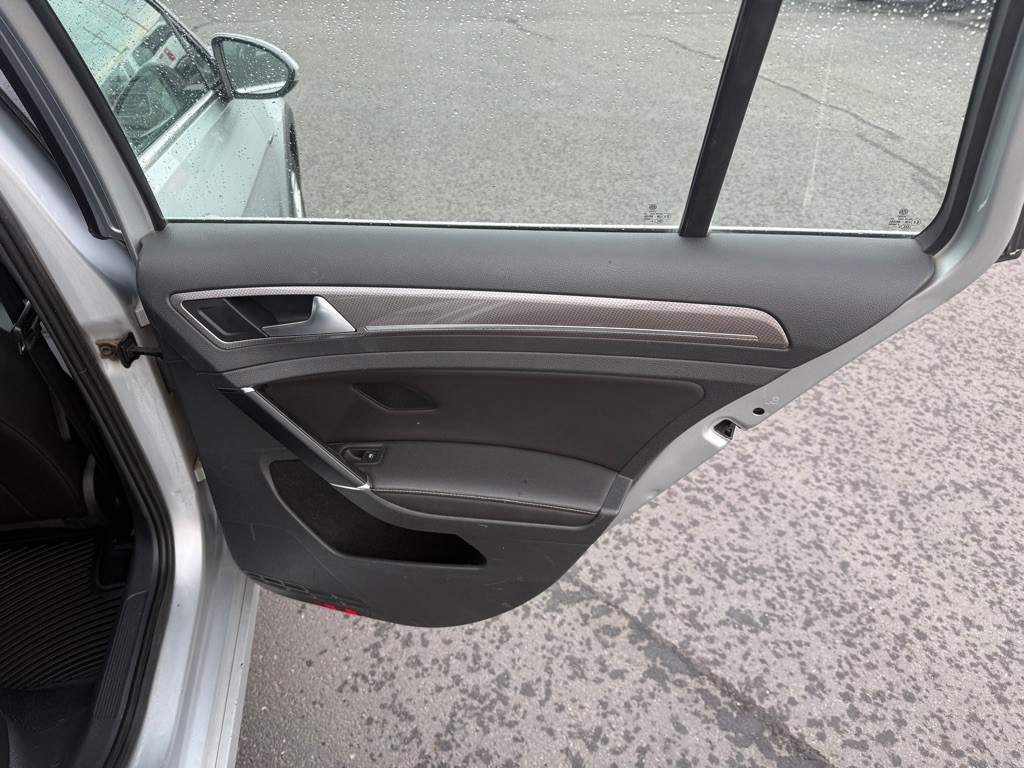 2017 Volkswagen Golf Image 16