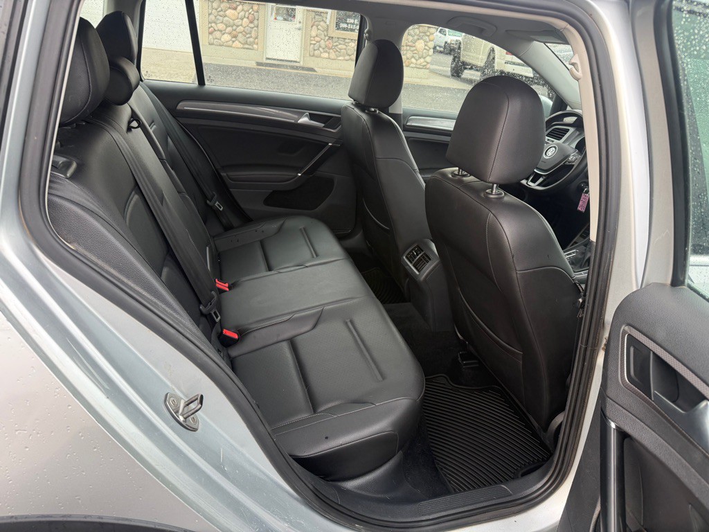 2017 Volkswagen Golf Image 17