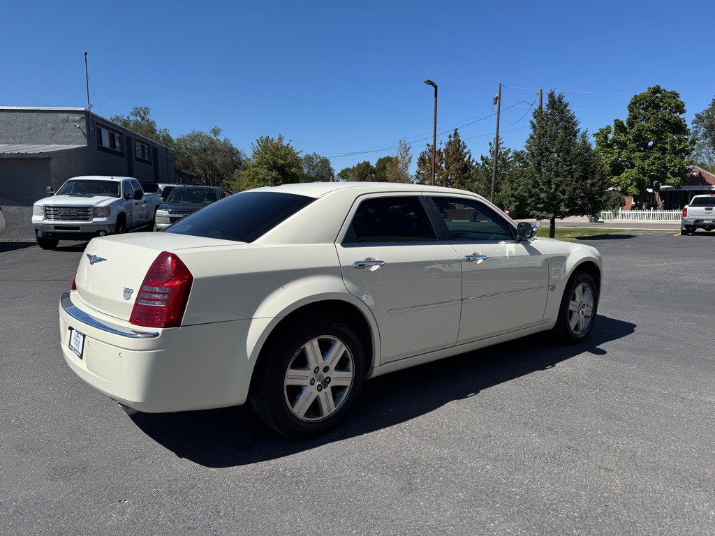 2006 Chrysler 300 Image 4