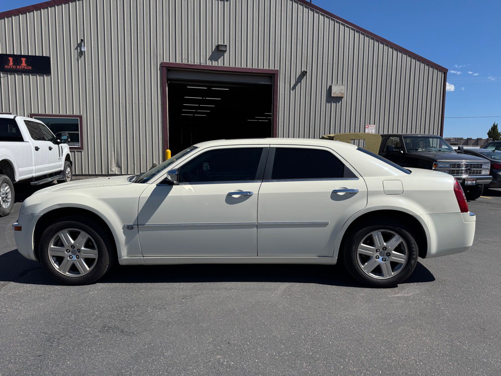 2006 Chrysler 300 Image 6