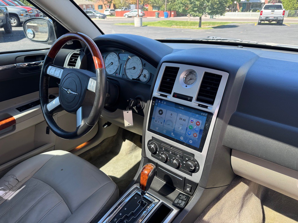 2006 Chrysler 300 Image 10