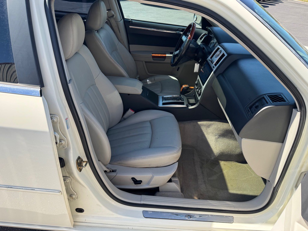 2006 Chrysler 300 Image 11