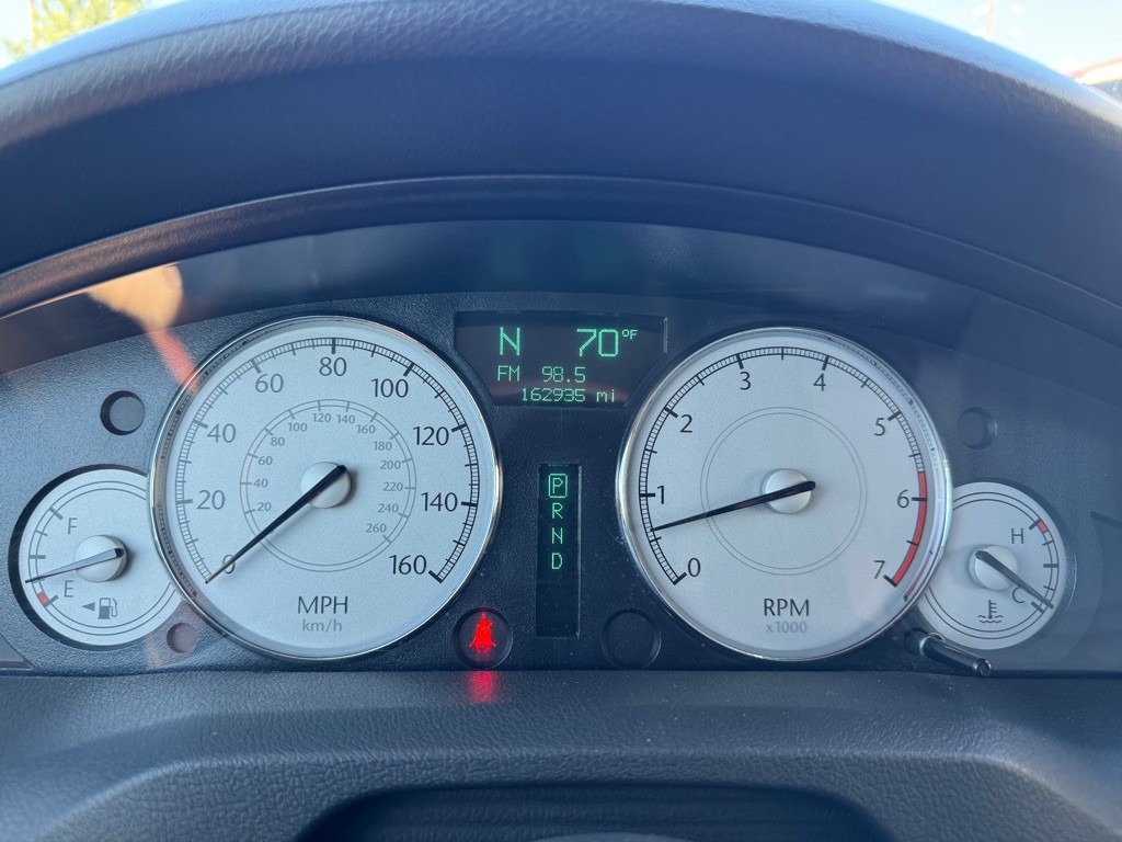 2006 Chrysler 300 Image 13