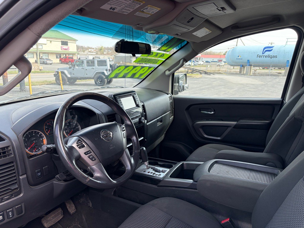 2015 Nissan Titan Image 5