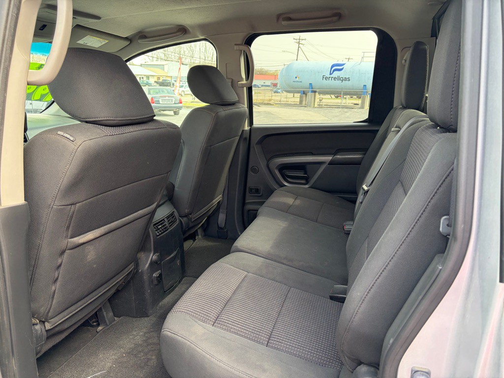 2015 Nissan Titan Image 6