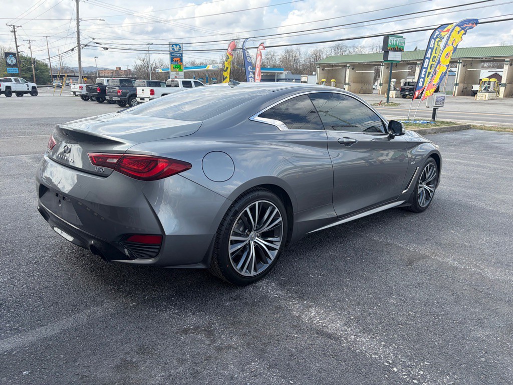 2017 INFINITI Q60 Image 3