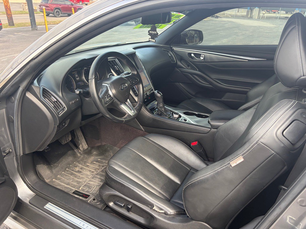 2017 INFINITI Q60 Image 5