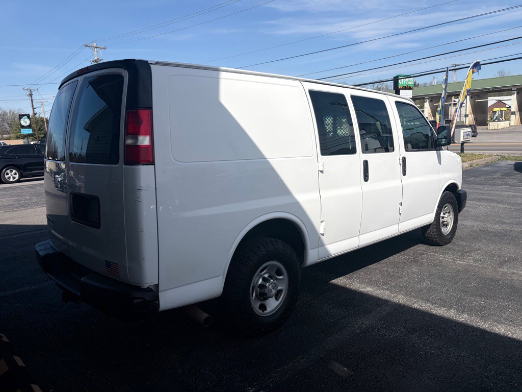 2015 Chevrolet Express Image 4