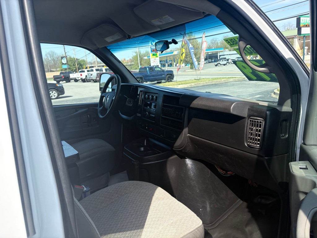 2015 Chevrolet Express Image 5