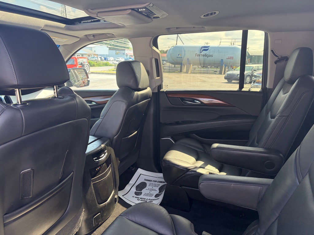 2016 Cadillac Escalade Image 7