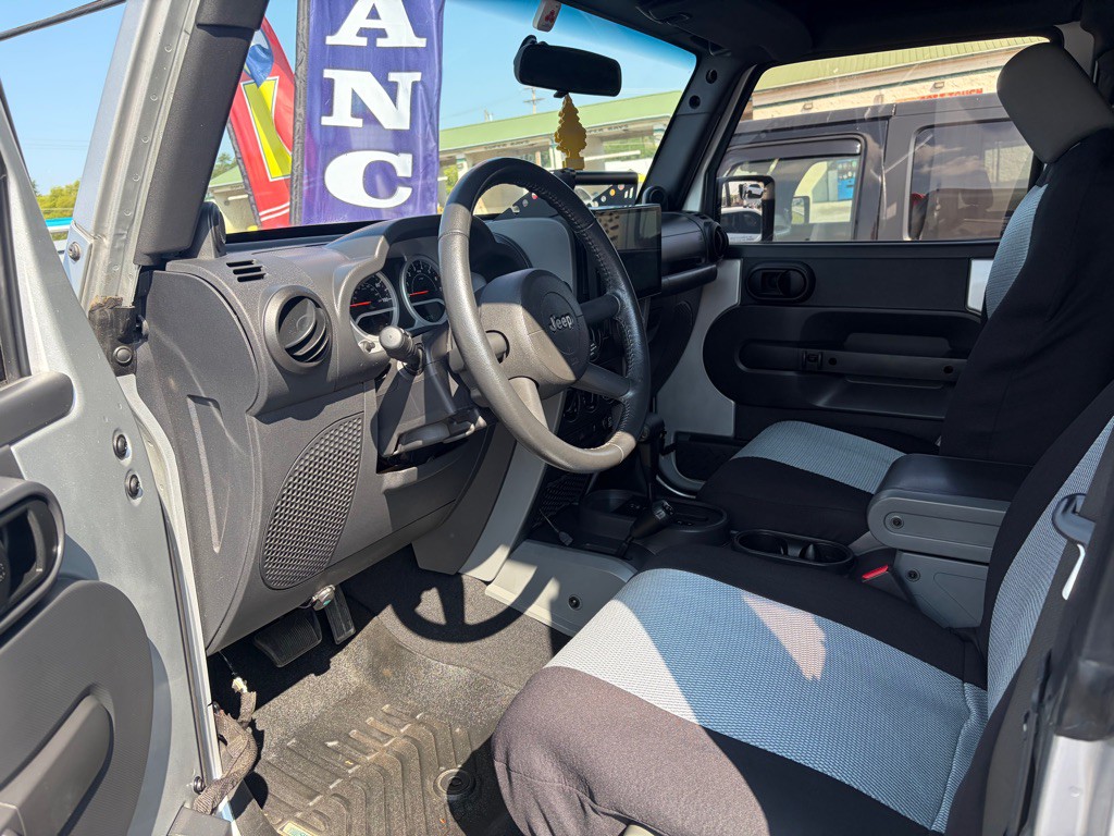 2010 Jeep Wrangler Image 6