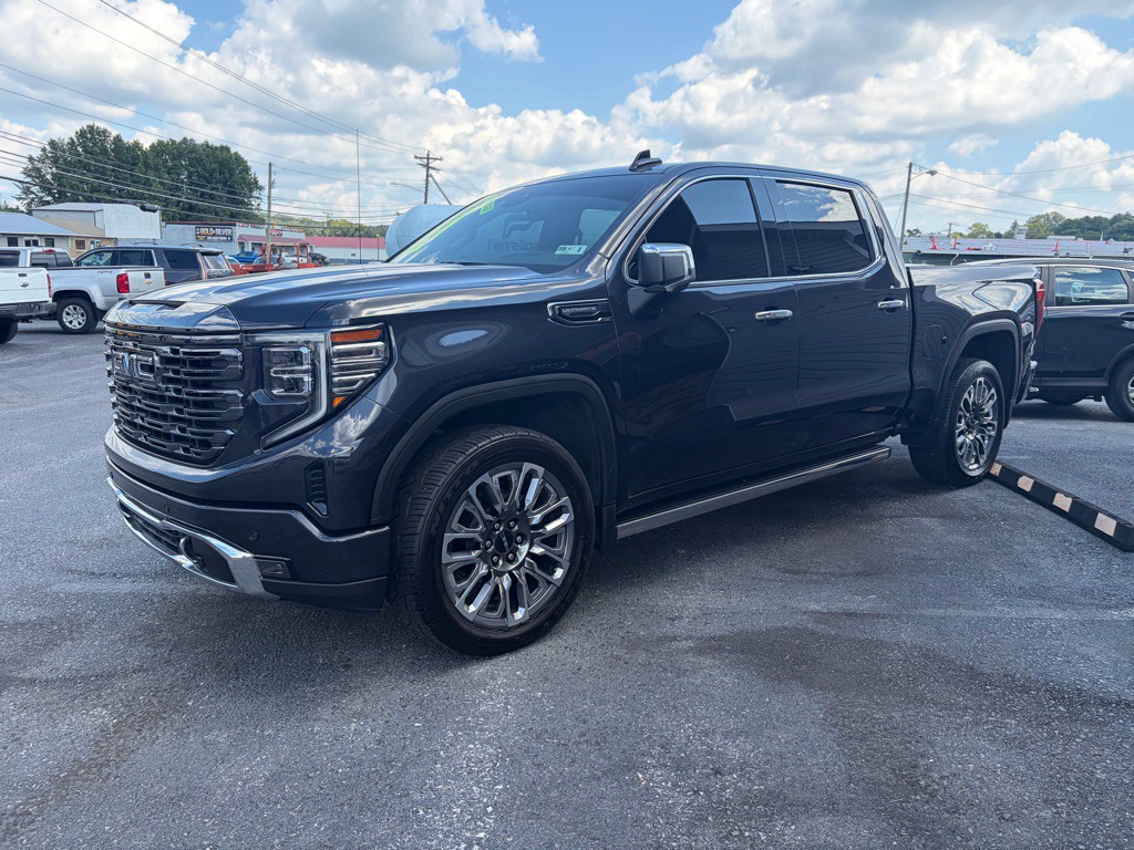 2023 GMC Sierra Image 2
